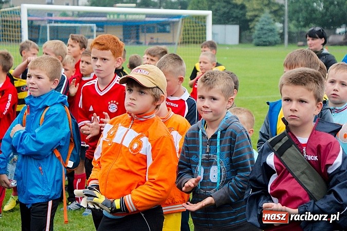 Zdjęcie w galerii na portalu naszraciborz.pl: Tworków Cup 2015: Deszczowy drugi dzień piłkarskich zmagań. Naprzód lepszy od Startu. Puchar pojechał do Rydułtów wiadomości z regionu