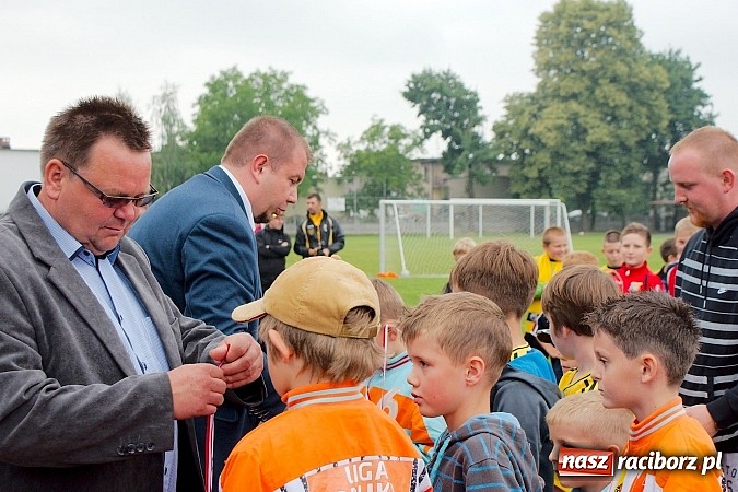Zdjęcie w galerii na portalu naszraciborz.pl: Tworków Cup 2015: Deszczowy drugi dzień piłkarskich zmagań. Naprzód lepszy od Startu. Puchar pojechał do Rydułtów wiadomości z regionu