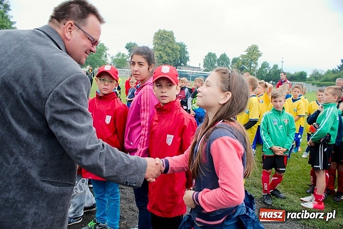 Zdjęcie w galerii na portalu naszraciborz.pl: Tworków Cup 2015: Deszczowy drugi dzień piłkarskich zmagań. Naprzód lepszy od Startu. Puchar pojechał do Rydułtów wiadomości z regionu