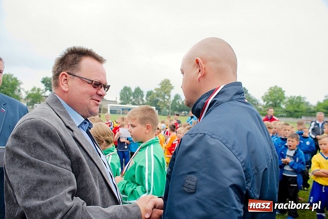 Zdjęcie w galerii na portalu naszraciborz.pl: Tworków Cup 2015: Deszczowy drugi dzień piłkarskich zmagań. Naprzód lepszy od Startu. Puchar pojechał do Rydułtów wiadomości z regionu