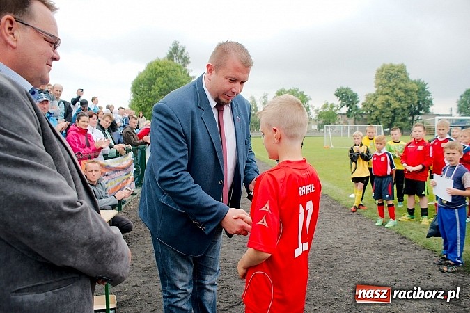 Zdjęcie w galerii na portalu naszraciborz.pl: Tworków Cup 2015: Deszczowy drugi dzień piłkarskich zmagań. Naprzód lepszy od Startu. Puchar pojechał do Rydułtów wiadomości z regionu