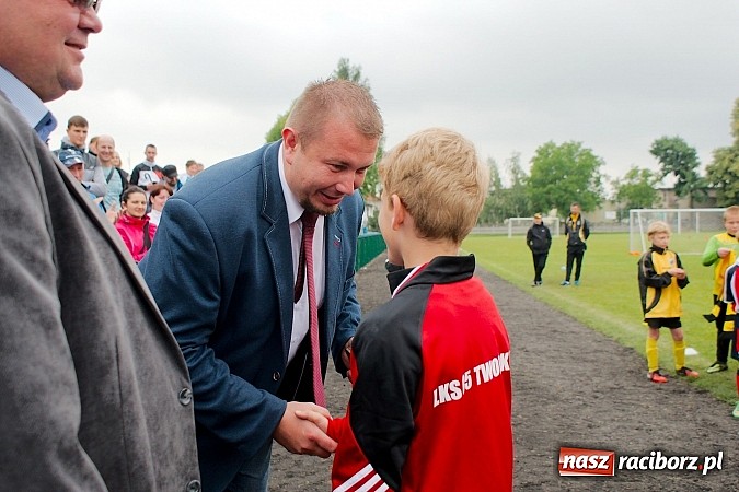 Zdjęcie w galerii na portalu naszraciborz.pl: Tworków Cup 2015: Deszczowy drugi dzień piłkarskich zmagań. Naprzód lepszy od Startu. Puchar pojechał do Rydułtów wiadomości z regionu