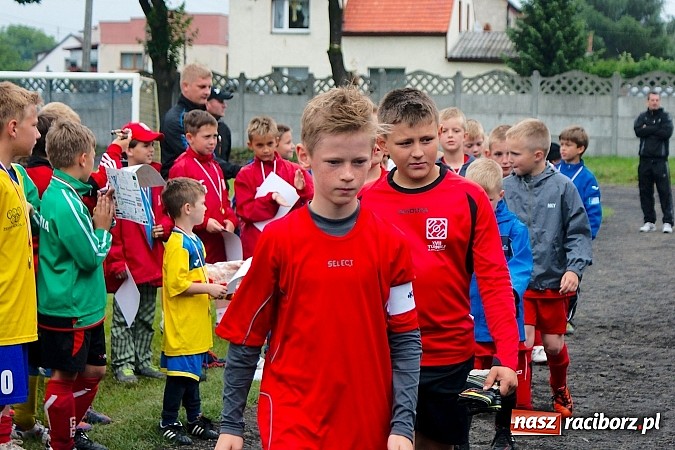 Zdjęcie w galerii na portalu naszraciborz.pl: Tworków Cup 2015: Deszczowy drugi dzień piłkarskich zmagań. Naprzód lepszy od Startu. Puchar pojechał do Rydułtów wiadomości z regionu