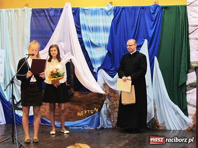 Zdjęcie w galerii na portalu naszraciborz.pl: Uroczyste zakończenie roku szkolnego w Zespole Szk&oacute;ł w Krzanowicach wiadomości z regionu