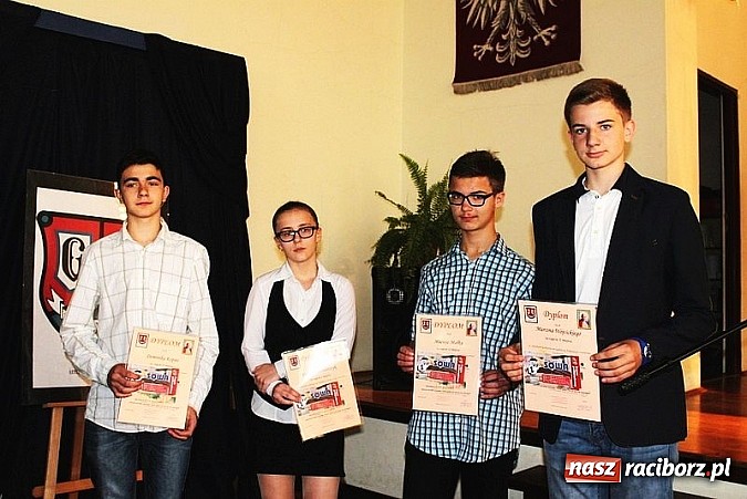 Zdjęcie w galerii na portalu naszraciborz.pl: Po raz ostatni zadźwięczał dzwonek…  wiadomości z regionu