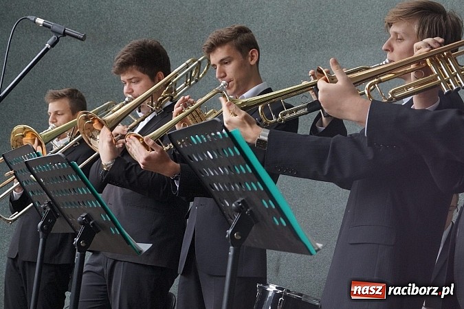 Zdjęcie w galerii na portalu naszraciborz.pl: Perspektywa i Młodzieżowa Orkiestra RCK rozpoczęły cykl koncertów w Parku Roth  wiadomości z regionu