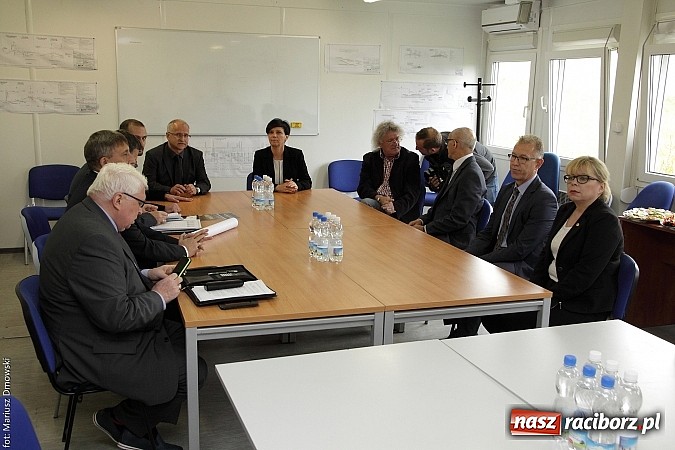 Zdjęcie w galerii na portalu naszraciborz.pl: Zbiornik Racibórz. W 2018 roku przecięcie wstęgi wiadomości z regionu