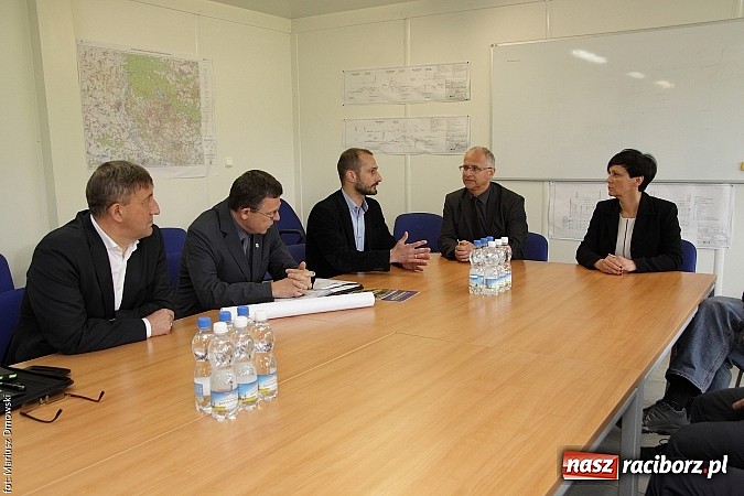 Zdjęcie w galerii na portalu naszraciborz.pl: Zbiornik Racibórz. W 2018 roku przecięcie wstęgi wiadomości z regionu