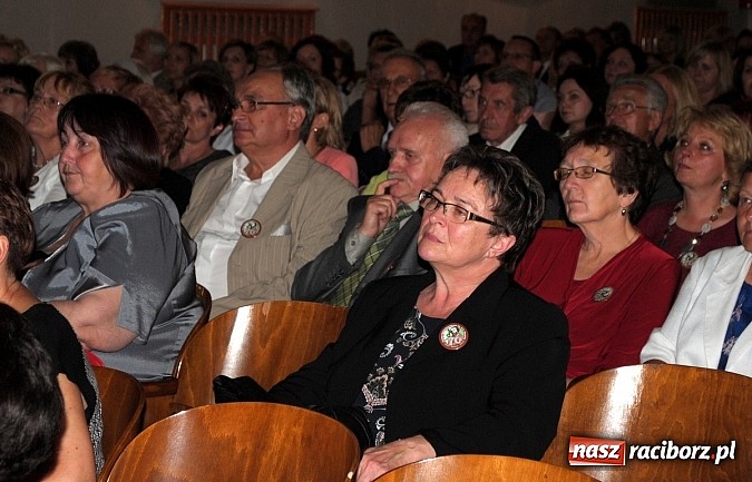 Zdjęcie w galerii na portalu naszraciborz.pl: Wzruszenia i wspomnienia na Zjeździe Absolwentów kietrzańskiego Liceum  wiadomości z regionu