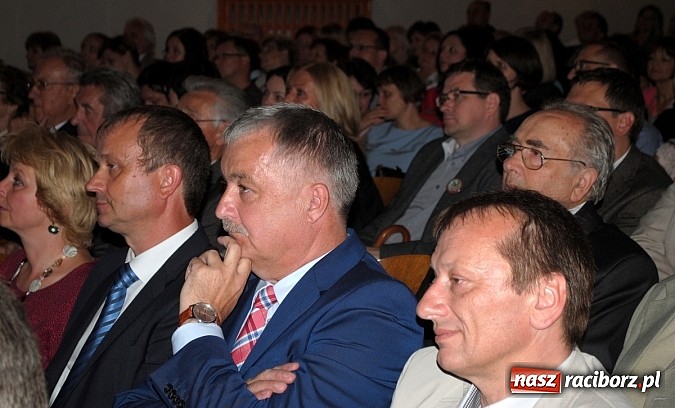 Zdjęcie w galerii na portalu naszraciborz.pl: Wzruszenia i wspomnienia na Zjeździe Absolwentów kietrzańskiego Liceum  wiadomości z regionu