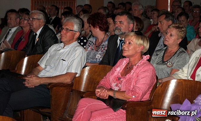 Zdjęcie w galerii na portalu naszraciborz.pl: Wzruszenia i wspomnienia na Zjeździe Absolwentów kietrzańskiego Liceum  wiadomości z regionu