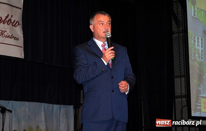 Zdjęcie w galerii na portalu naszraciborz.pl: Wzruszenia i wspomnienia na Zjeździe Absolwentów kietrzańskiego Liceum  wiadomości z regionu