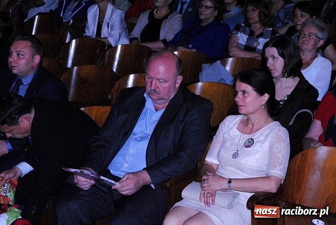 Zdjęcie w galerii na portalu naszraciborz.pl: Wzruszenia i wspomnienia na Zjeździe Absolwentów kietrzańskiego Liceum  wiadomości z regionu