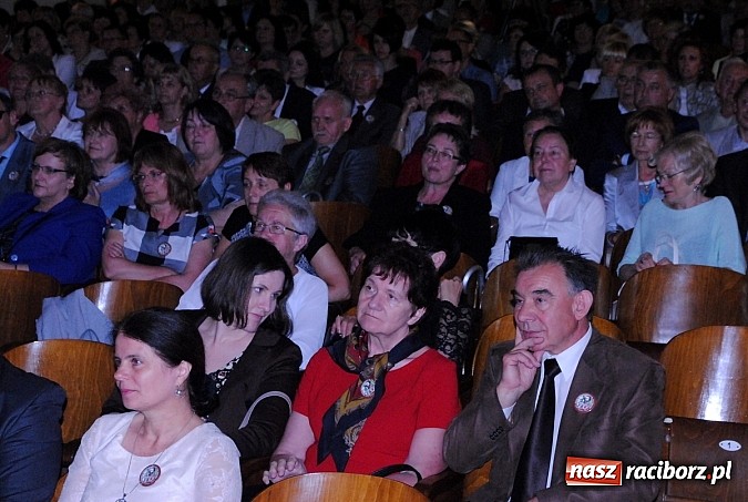 Zdjęcie w galerii na portalu naszraciborz.pl: Wzruszenia i wspomnienia na Zjeździe Absolwentów kietrzańskiego Liceum  wiadomości z regionu