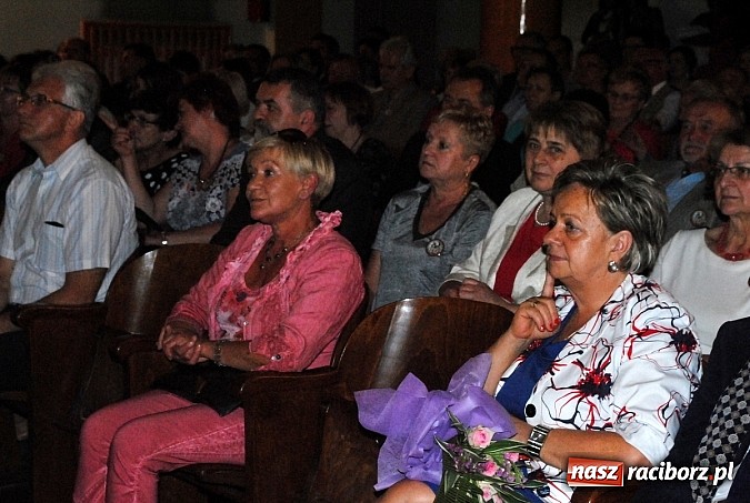 Zdjęcie w galerii na portalu naszraciborz.pl: Wzruszenia i wspomnienia na Zjeździe Absolwentów kietrzańskiego Liceum  wiadomości z regionu