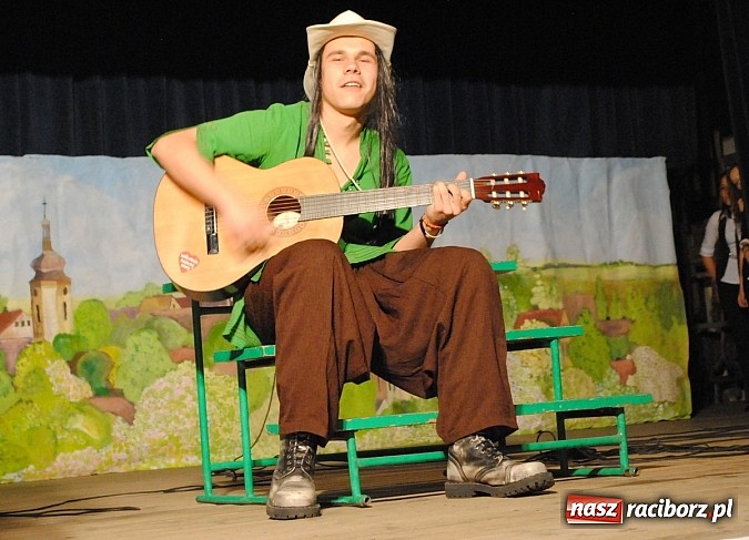 Zdjęcie w galerii na portalu naszraciborz.pl: Wzruszenia i wspomnienia na Zjeździe Absolwentów kietrzańskiego Liceum  wiadomości z regionu