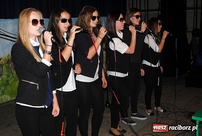 Zdjęcie w galerii na portalu naszraciborz.pl: Wzruszenia i wspomnienia na Zjeździe Absolwentów kietrzańskiego Liceum  wiadomości z regionu