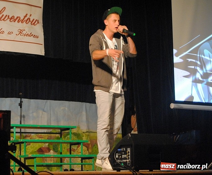 Zdjęcie w galerii na portalu naszraciborz.pl: Wzruszenia i wspomnienia na Zjeździe Absolwentów kietrzańskiego Liceum  wiadomości z regionu