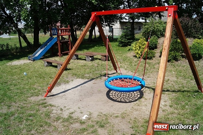Zdjęcie w galerii na portalu naszraciborz.pl: W gminie Nędza doposażają place zabaw  wiadomości z regionu