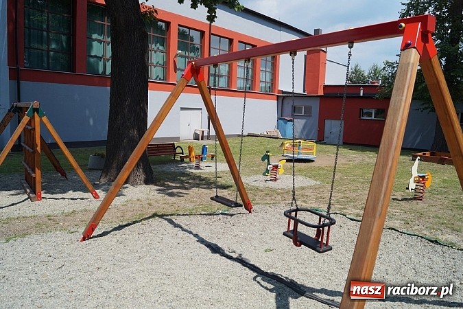Zdjęcie w galerii na portalu naszraciborz.pl: W gminie Nędza doposażają place zabaw  wiadomości z regionu
