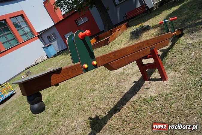Zdjęcie w galerii na portalu naszraciborz.pl: W gminie Nędza doposażają place zabaw  wiadomości z regionu