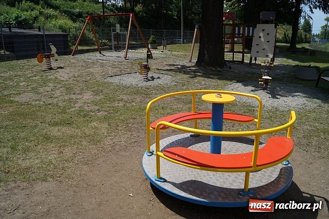 Zdjęcie w galerii na portalu naszraciborz.pl: W gminie Nędza doposażają place zabaw  wiadomości z regionu
