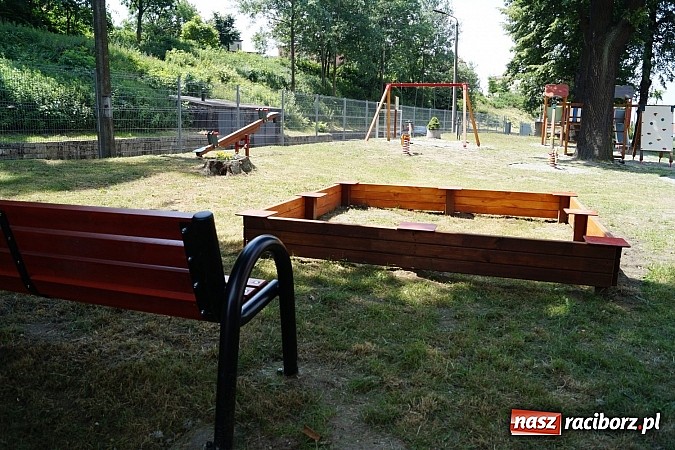 Zdjęcie w galerii na portalu naszraciborz.pl: W gminie Nędza doposażają place zabaw  wiadomości z regionu