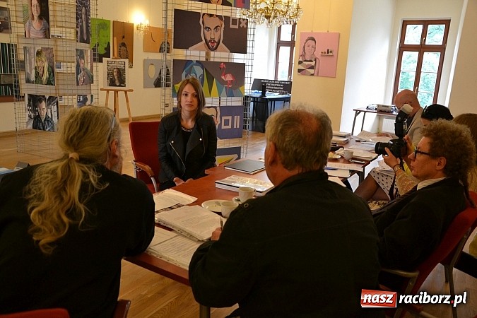 Zdjęcie w galerii na portalu naszraciborz.pl: Studenci Instytutu Sztuki bronili się na Zamku Piastowskim  wiadomości z regionu