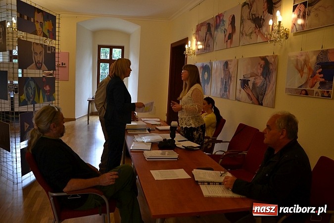 Zdjęcie w galerii na portalu naszraciborz.pl: Studenci Instytutu Sztuki bronili się na Zamku Piastowskim  wiadomości z regionu