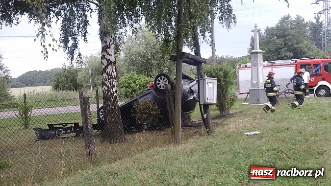 Zdjęcie w galerii na portalu naszraciborz.pl: 36-latek z Rydułtów miał 2,8 promila. Zakończył podróż na ogrodzeniu posesji wiadomości z regionu