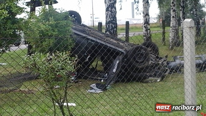 Zdjęcie w galerii na portalu naszraciborz.pl: 36-latek z Rydułtów miał 2,8 promila. Zakończył podróż na ogrodzeniu posesji wiadomości z regionu