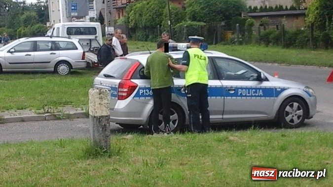 Zdjęcie w galerii na portalu naszraciborz.pl: 36-latek z Rydułtów miał 2,8 promila. Zakończył podróż na ogrodzeniu posesji wiadomości z regionu