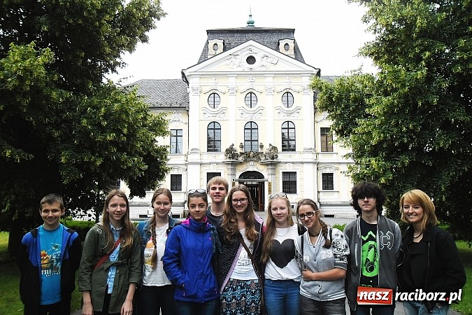 Zdjęcie w galerii na portalu naszraciborz.pl: Uczniowie Gimnazjum nr 3 i ich zagraniczni koledzy otrzymali europejskie certyfikaty wiadomości z regionu
