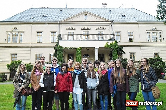 Zdjęcie w galerii na portalu naszraciborz.pl: Uczniowie Gimnazjum nr 3 i ich zagraniczni koledzy otrzymali europejskie certyfikaty wiadomości z regionu