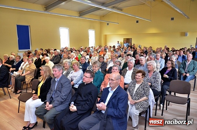 Zdjęcie w galerii na portalu naszraciborz.pl: Powstała monografia Pietrowic Wielkich w języku polskim i czeskim wiadomości z regionu