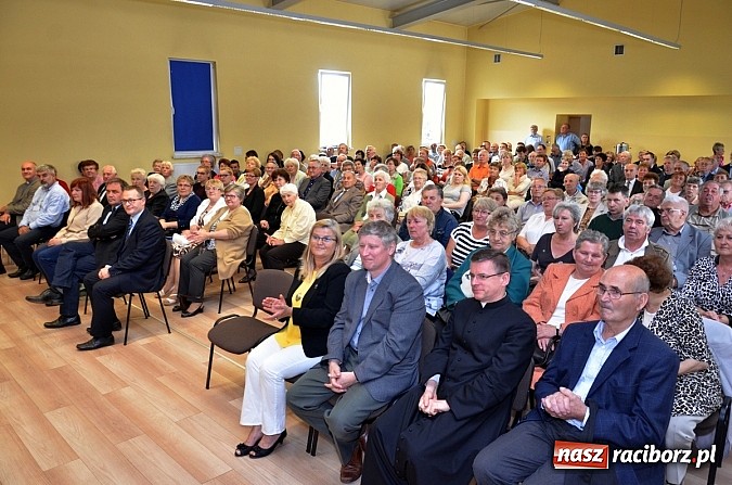 Zdjęcie w galerii na portalu naszraciborz.pl: Powstała monografia Pietrowic Wielkich w języku polskim i czeskim wiadomości z regionu