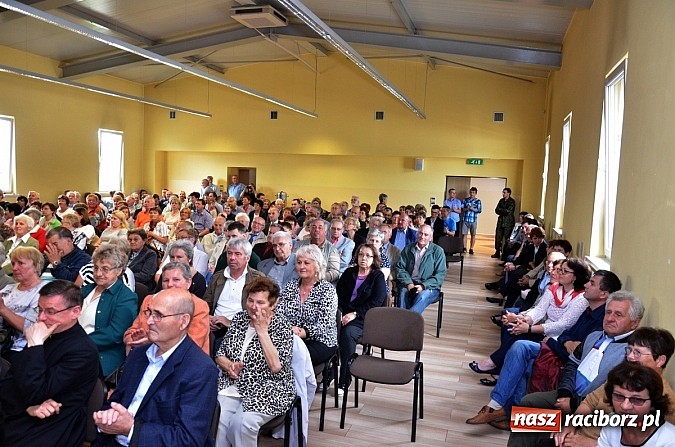 Zdjęcie w galerii na portalu naszraciborz.pl: Powstała monografia Pietrowic Wielkich w języku polskim i czeskim wiadomości z regionu