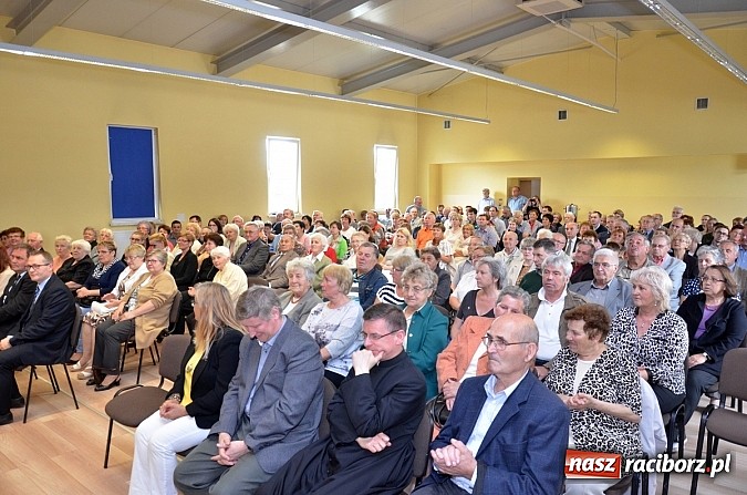 Zdjęcie w galerii na portalu naszraciborz.pl: Powstała monografia Pietrowic Wielkich w języku polskim i czeskim wiadomości z regionu