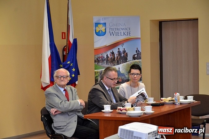 Zdjęcie w galerii na portalu naszraciborz.pl: Powstała monografia Pietrowic Wielkich w języku polskim i czeskim wiadomości z regionu