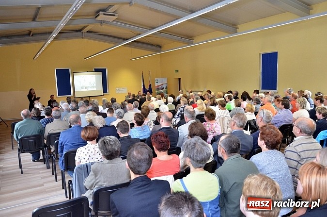 Zdjęcie w galerii na portalu naszraciborz.pl: Powstała monografia Pietrowic Wielkich w języku polskim i czeskim wiadomości z regionu