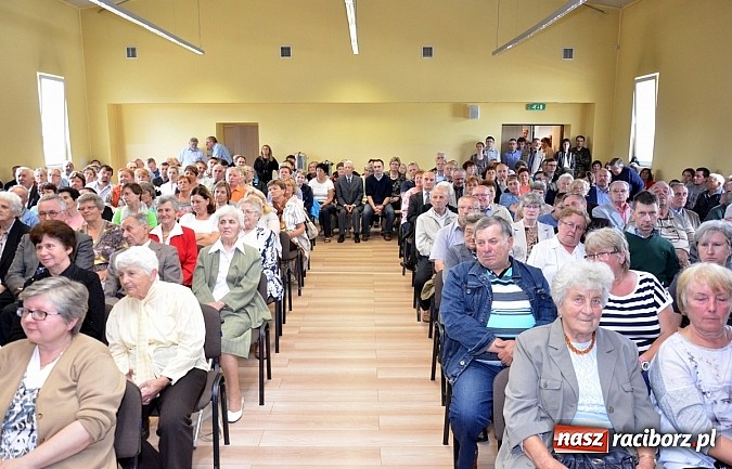 Zdjęcie w galerii na portalu naszraciborz.pl: Powstała monografia Pietrowic Wielkich w języku polskim i czeskim wiadomości z regionu