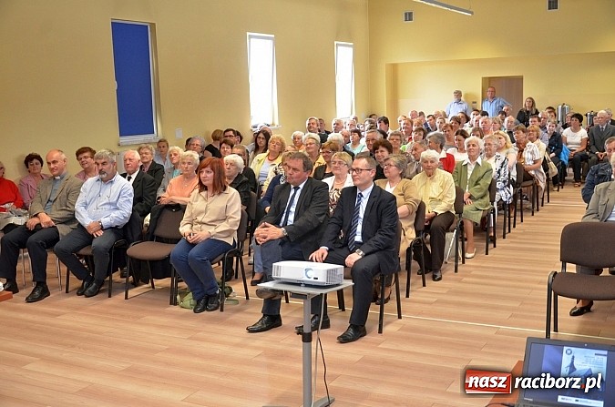 Zdjęcie w galerii na portalu naszraciborz.pl: Powstała monografia Pietrowic Wielkich w języku polskim i czeskim wiadomości z regionu