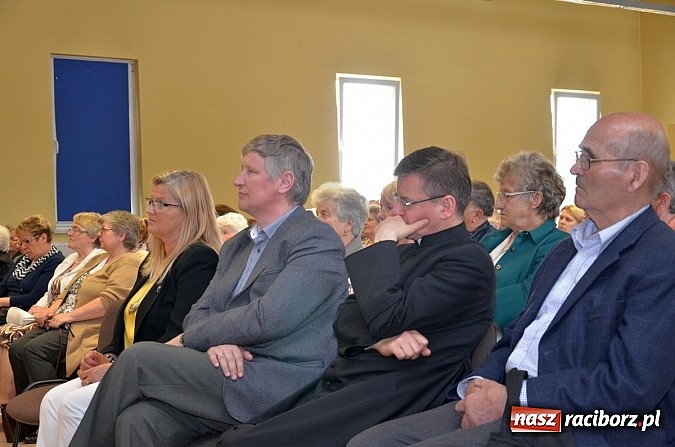 Zdjęcie w galerii na portalu naszraciborz.pl: Powstała monografia Pietrowic Wielkich w języku polskim i czeskim wiadomości z regionu