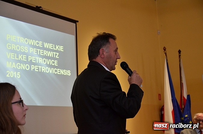 Zdjęcie w galerii na portalu naszraciborz.pl: Powstała monografia Pietrowic Wielkich w języku polskim i czeskim wiadomości z regionu