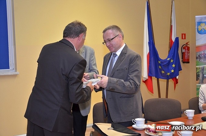 Zdjęcie w galerii na portalu naszraciborz.pl: Powstała monografia Pietrowic Wielkich w języku polskim i czeskim wiadomości z regionu