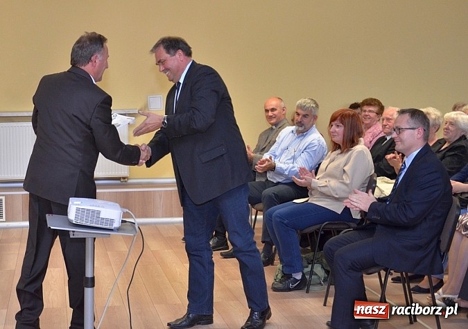 Zdjęcie w galerii na portalu naszraciborz.pl: Powstała monografia Pietrowic Wielkich w języku polskim i czeskim wiadomości z regionu