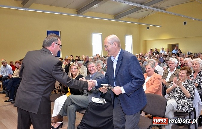 Zdjęcie w galerii na portalu naszraciborz.pl: Powstała monografia Pietrowic Wielkich w języku polskim i czeskim wiadomości z regionu