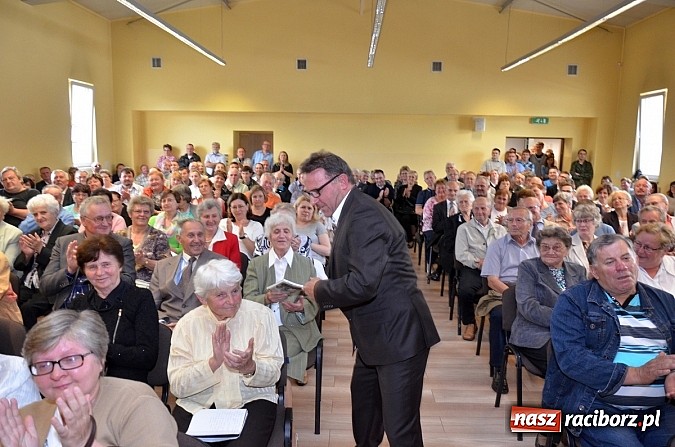 Zdjęcie w galerii na portalu naszraciborz.pl: Powstała monografia Pietrowic Wielkich w języku polskim i czeskim wiadomości z regionu