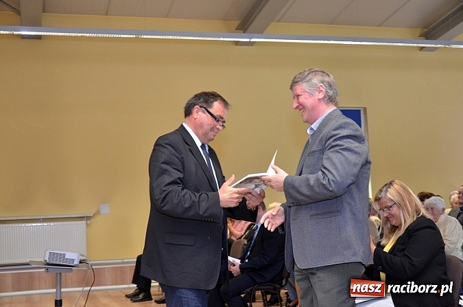 Zdjęcie w galerii na portalu naszraciborz.pl: Powstała monografia Pietrowic Wielkich w języku polskim i czeskim wiadomości z regionu