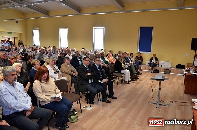 Zdjęcie w galerii na portalu naszraciborz.pl: Powstała monografia Pietrowic Wielkich w języku polskim i czeskim wiadomości z regionu